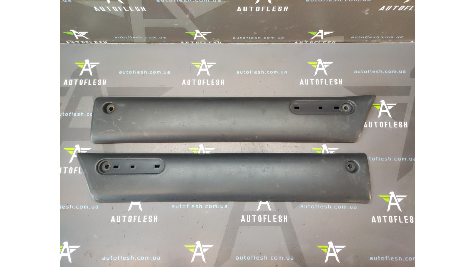 Б/в накладка передніх дверей 7701692580, 7701692581 для Opel Movano/ Renault Master II