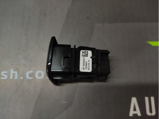 Кнопка ECO 251B43225R Renault Zoe Кнопка ECO 251B43225R Renault Zoe