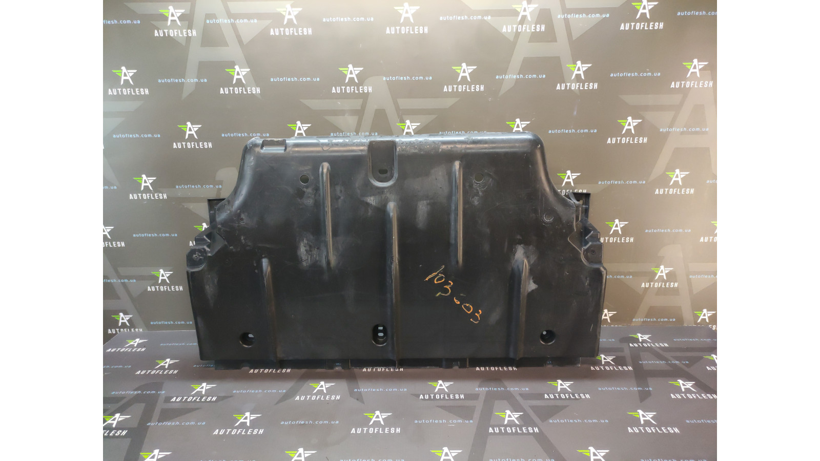 Б/у защита двигателя 748A03392R для Renault Zoe Б/у защита двигателя 748A03392R для Renault Zoe