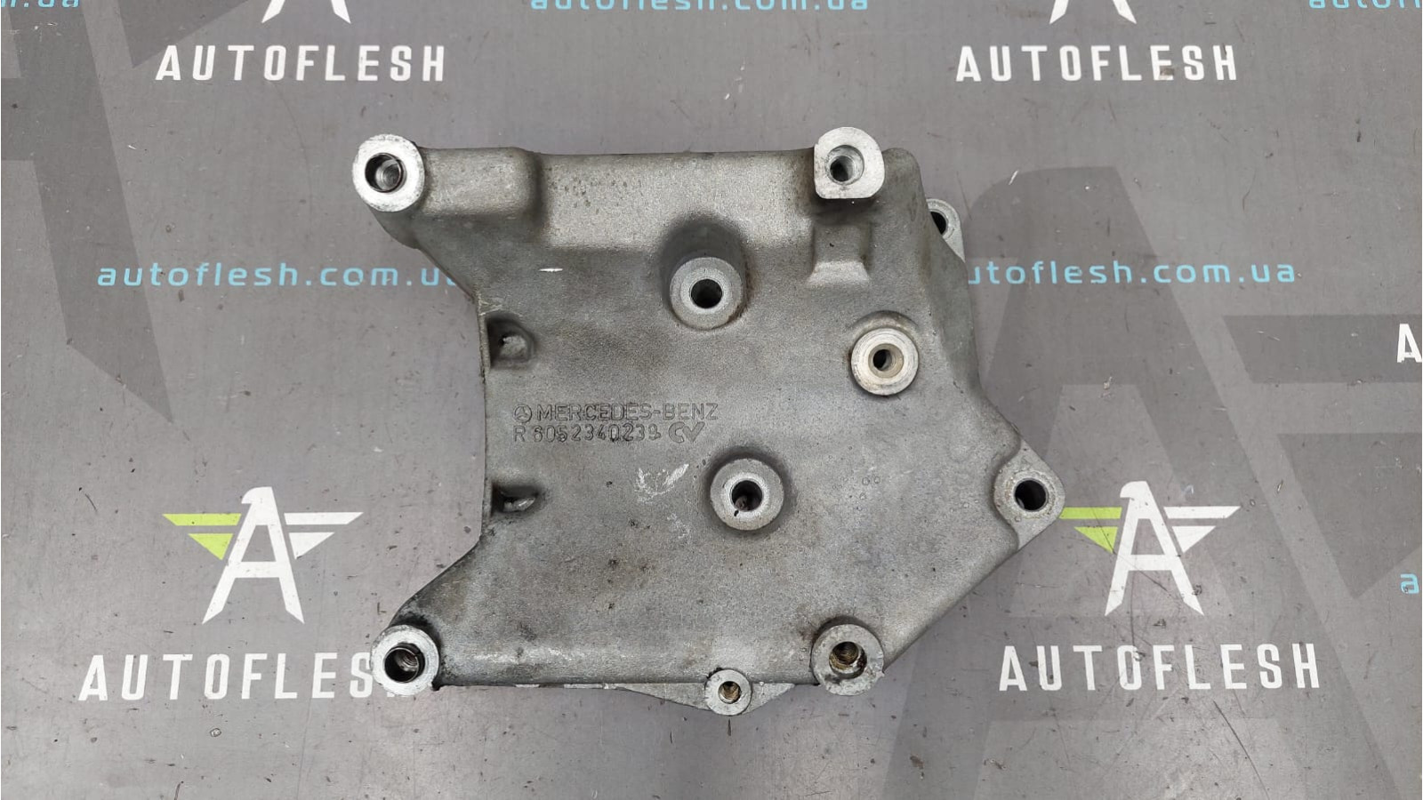 Кронштейн компрессора кондиционера R6052340239 Mercedes-Benz C-Class E-Class Кронштейн компрессора кондиционера R6052340239 Mercedes-Benz C-Class E-Class