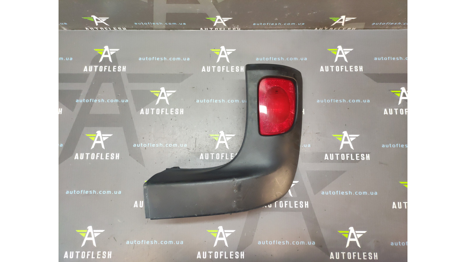 Б/у клык бампера задний правый 8200499042 для Renault Kangoo II Б/у клык бампера задний правый 8200499042 для Renault Kangoo II