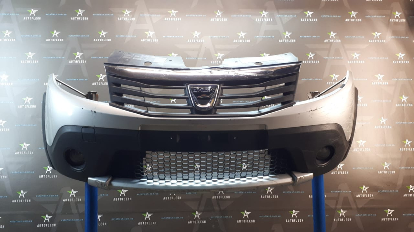 Б/у бампер передний в сборе для Dacia Sandero/ Stepway