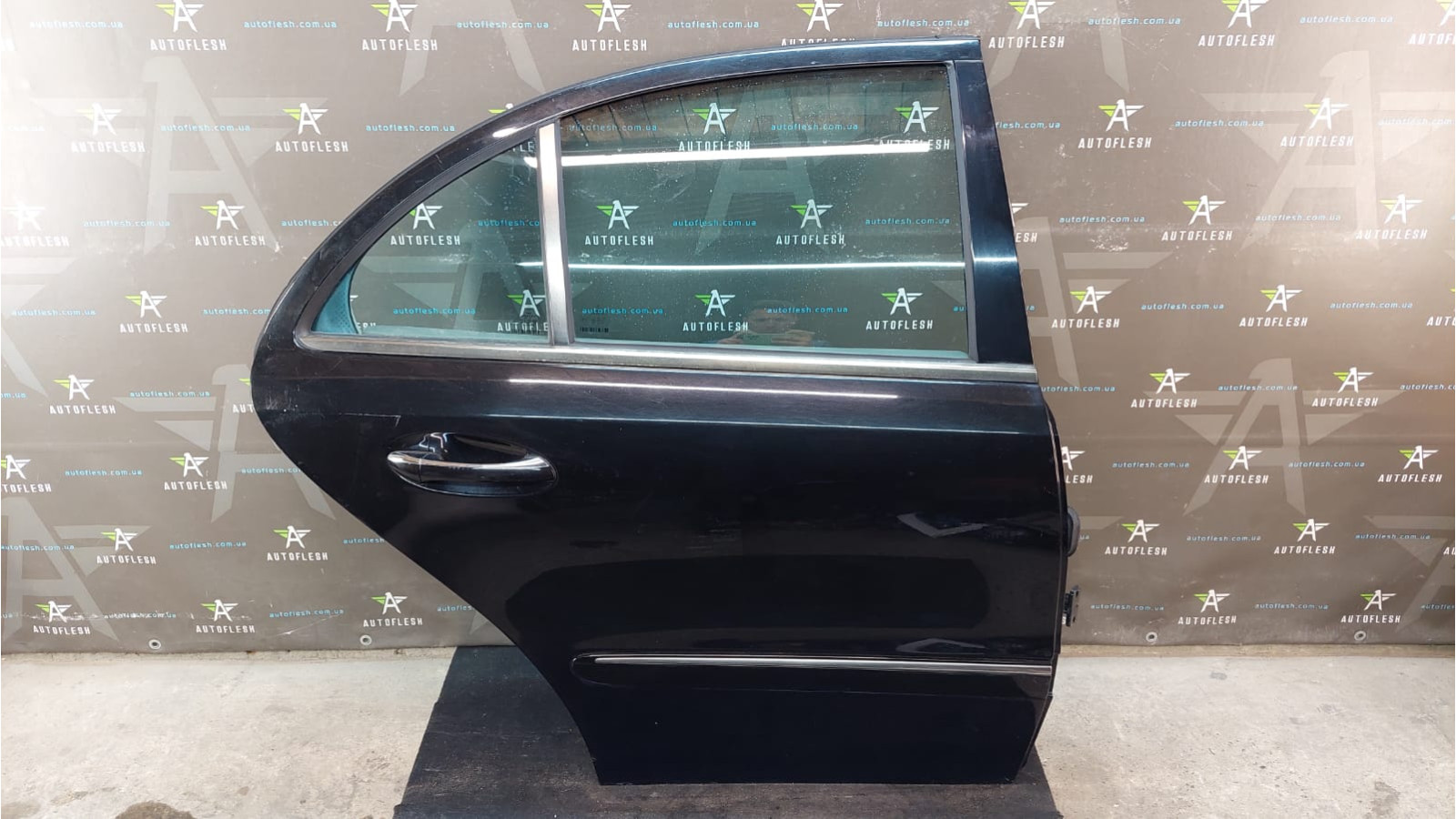 Б/у дверь задняя правая A2117300205, код краски: 197U для Mercedes E-Class Б/у дверь задняя правая A2117300205, код краски: 197U для Mercedes E-Class