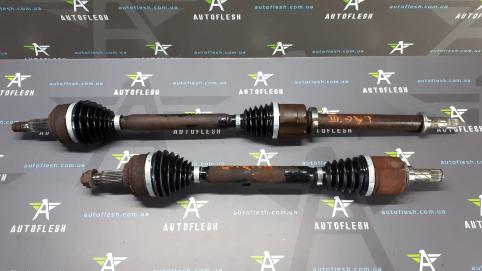 Б/у привод передний в сборе/ полуось 8200934677, 8200934676 для Renault Laguna III Б/у привод передний в сборе/ полуось 8200934677, 8200934676 для Renault Laguna III