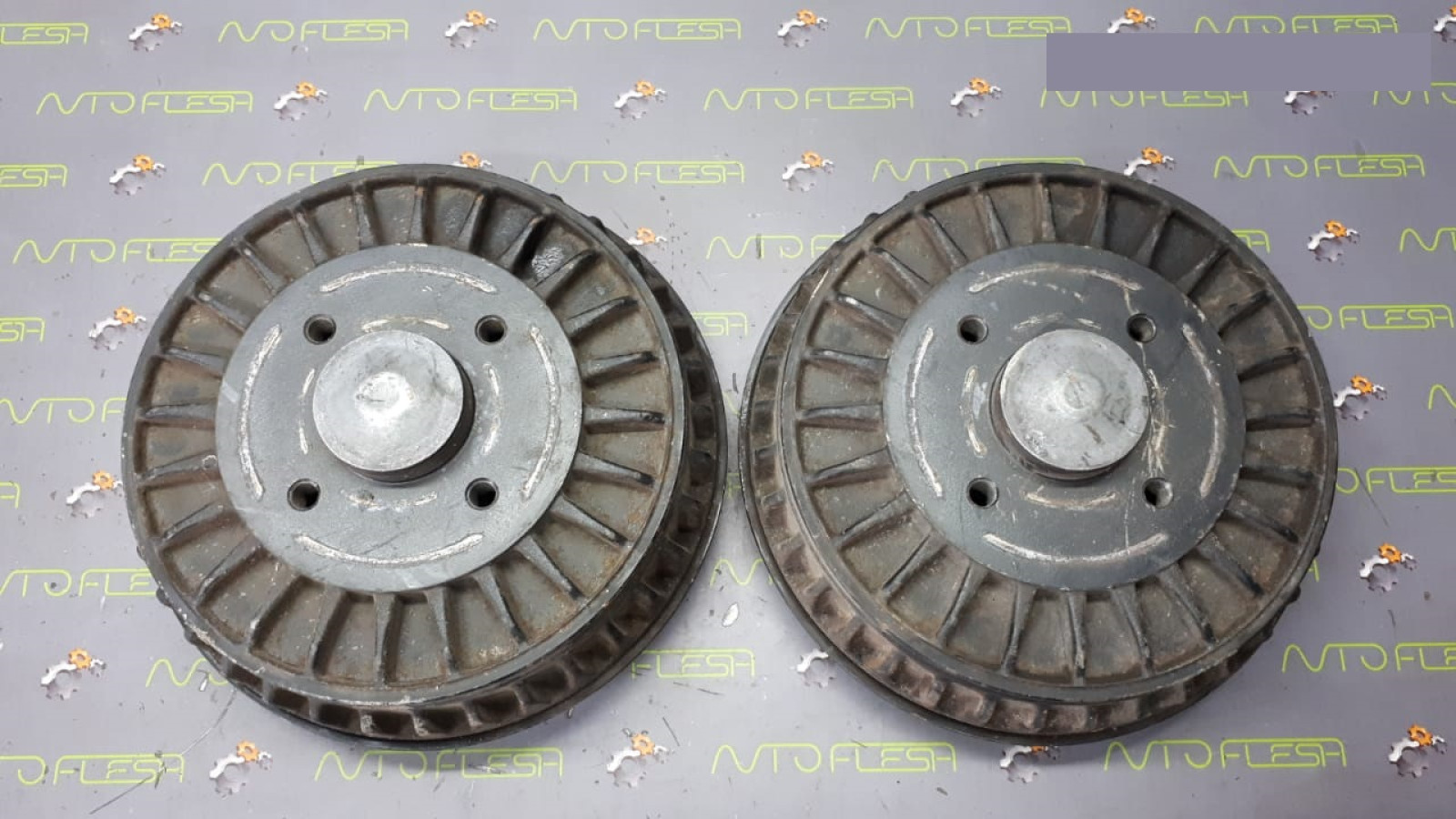 Б/у тормозной барабан задний 432000505R для Dacia/ Fiat/ Lancia/ Mercedes/ Renault
