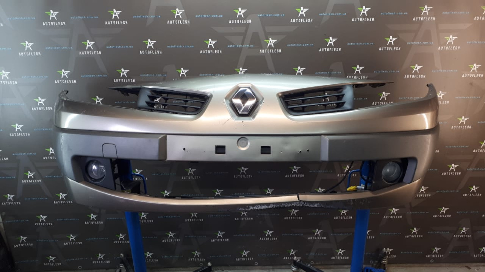 Б/у бампер передний в сборе для Renault Megane II