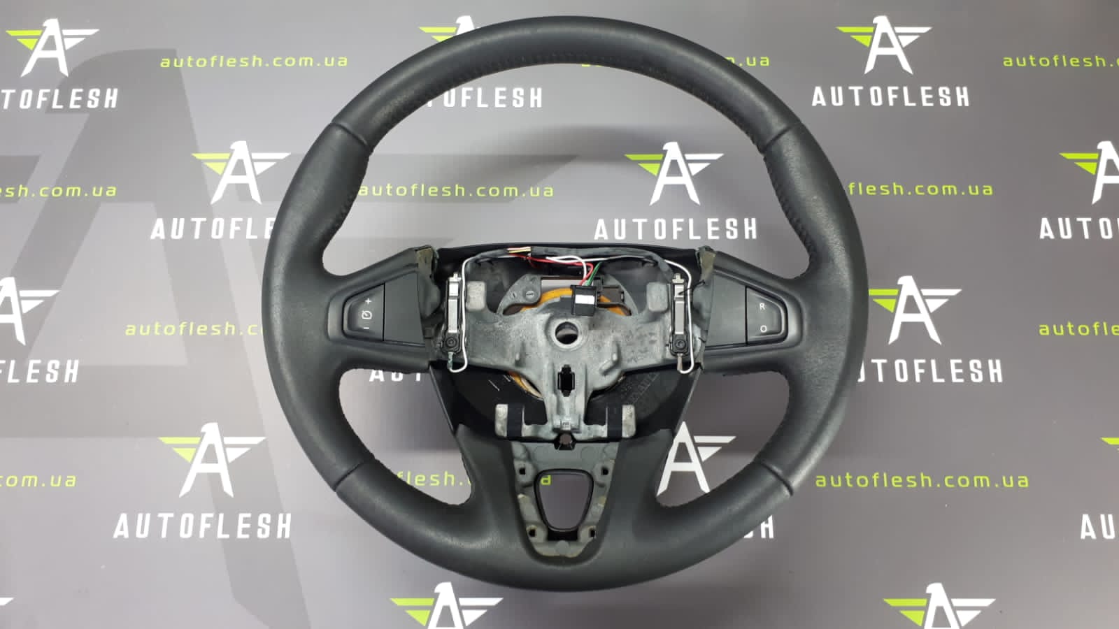 Б/у руль/ рулевое колесо 484003397R для Renault Megane III Б/у руль/ рулевое колесо 484003397R для Renault Megane III
