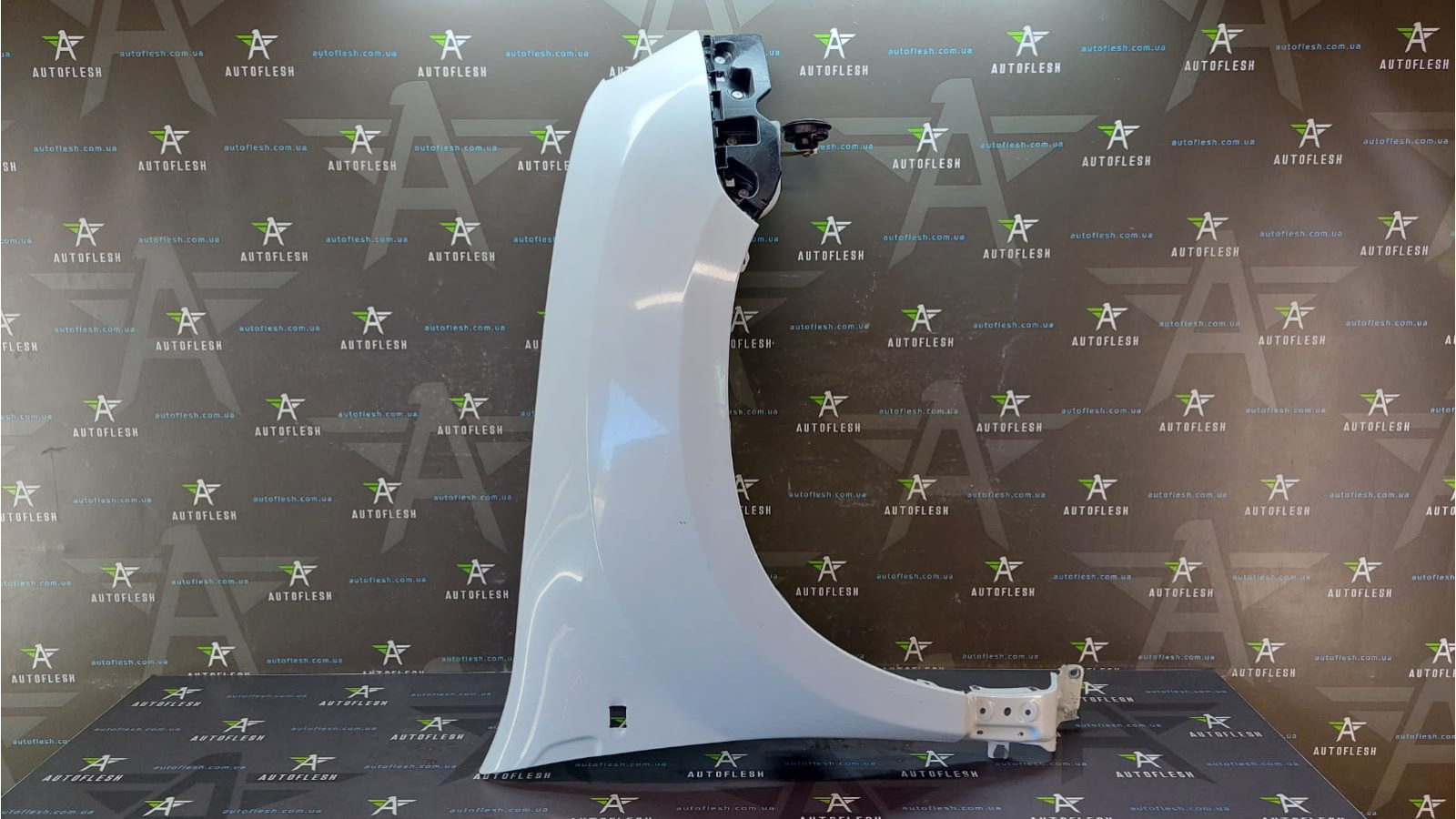 Б/у крыло переднее правое 631400038R, 631005193R для Dacia/ Renault Duster