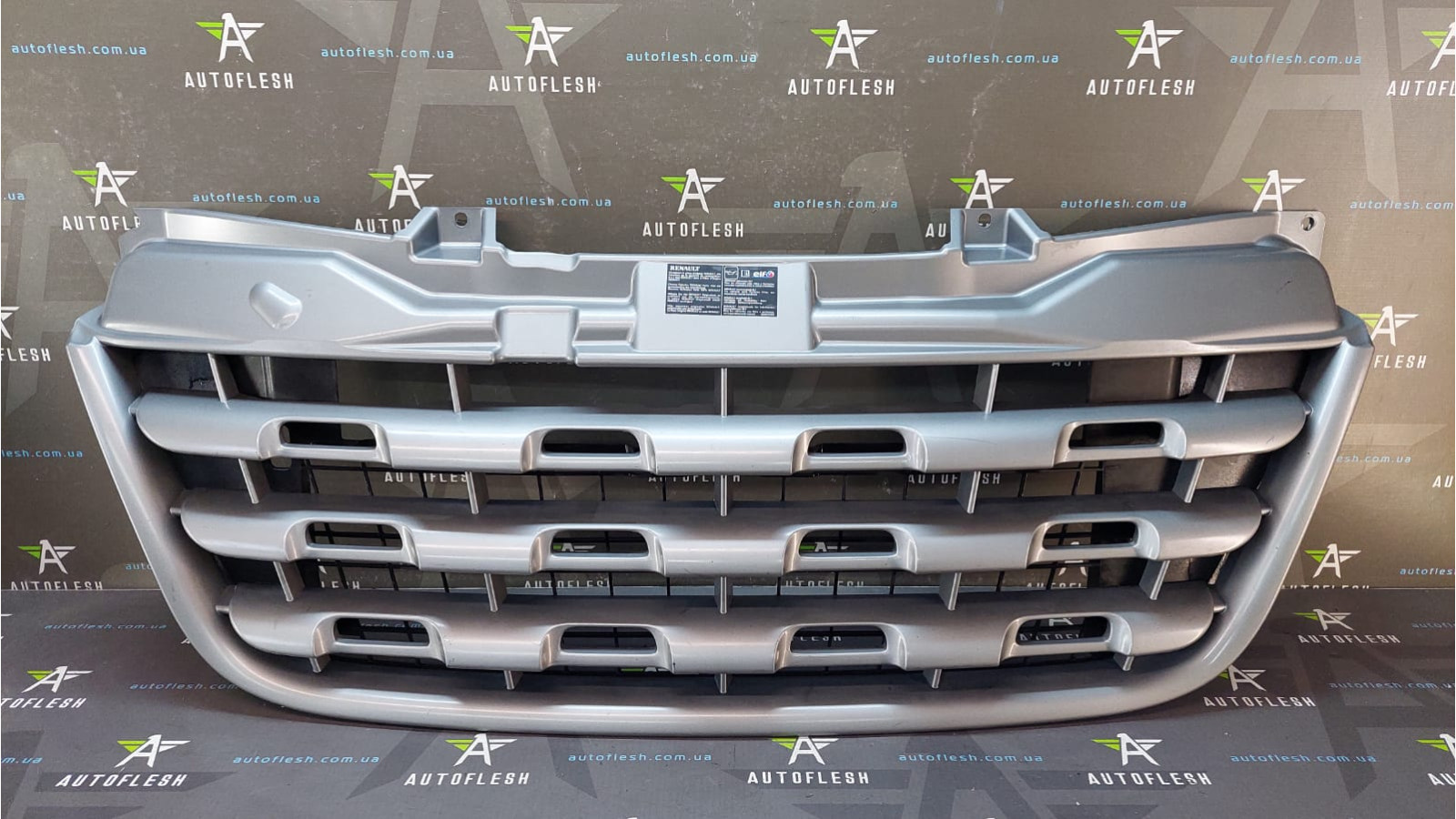 Б/у решетка радиатора 623100256R для Renault Master III Б/у решетка радиатора 623100256R для Renault Master III