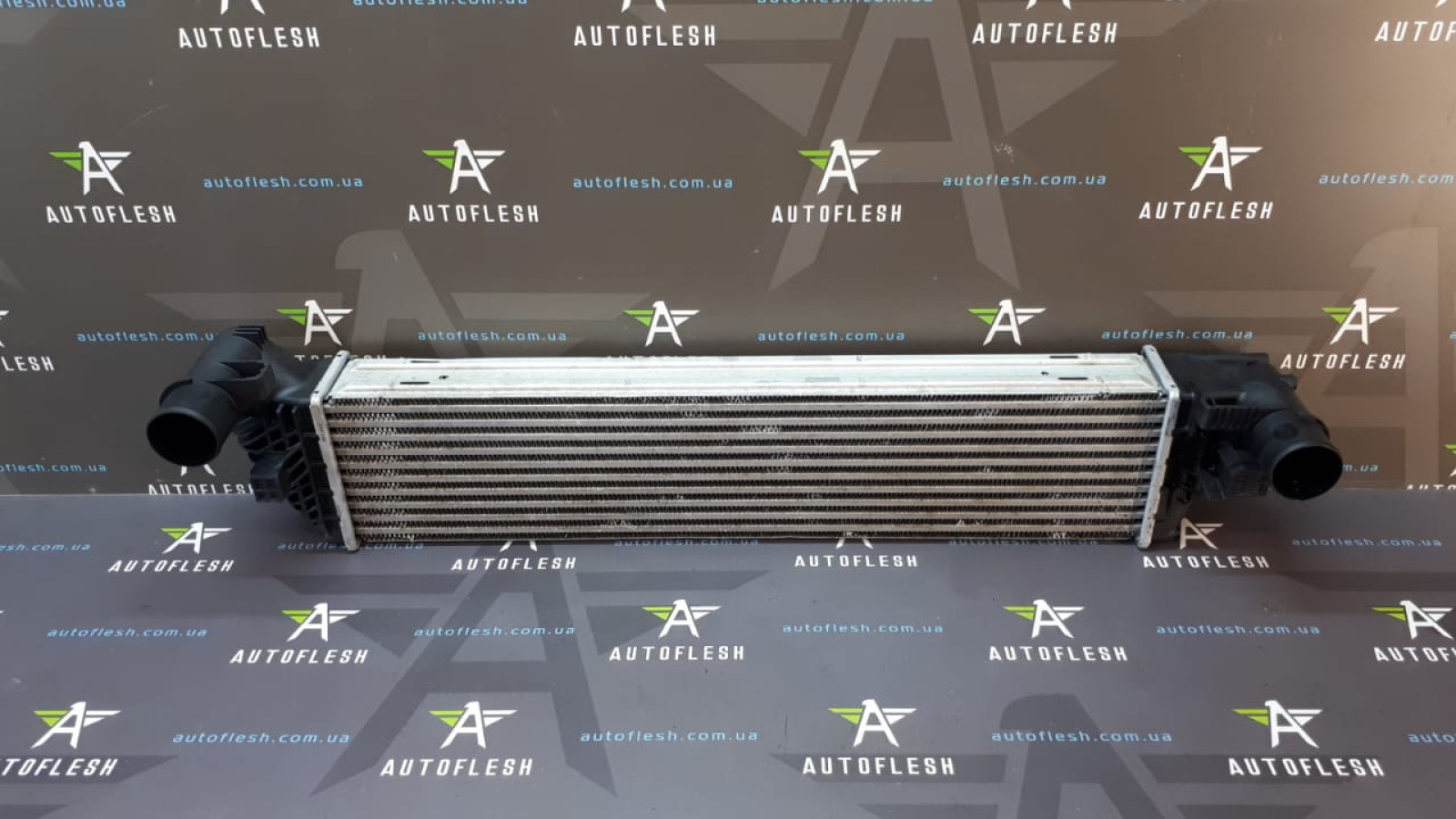 Б/у радиатор интеркулера 8200301883 для Renault Espace IV/ Laguna II/ Vel Satis