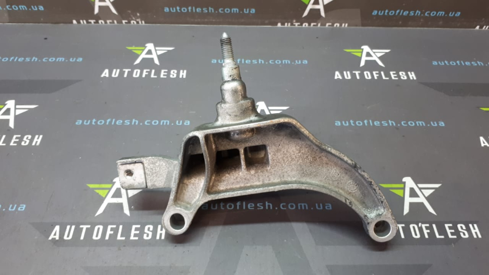 Б/у кронштейн АКПП/ подушка АКПП DC4 112536172R для Nissan/ Renault Б/у кронштейн АКПП/ подушка АКПП DC4 112536172R для Nissan/ Renault