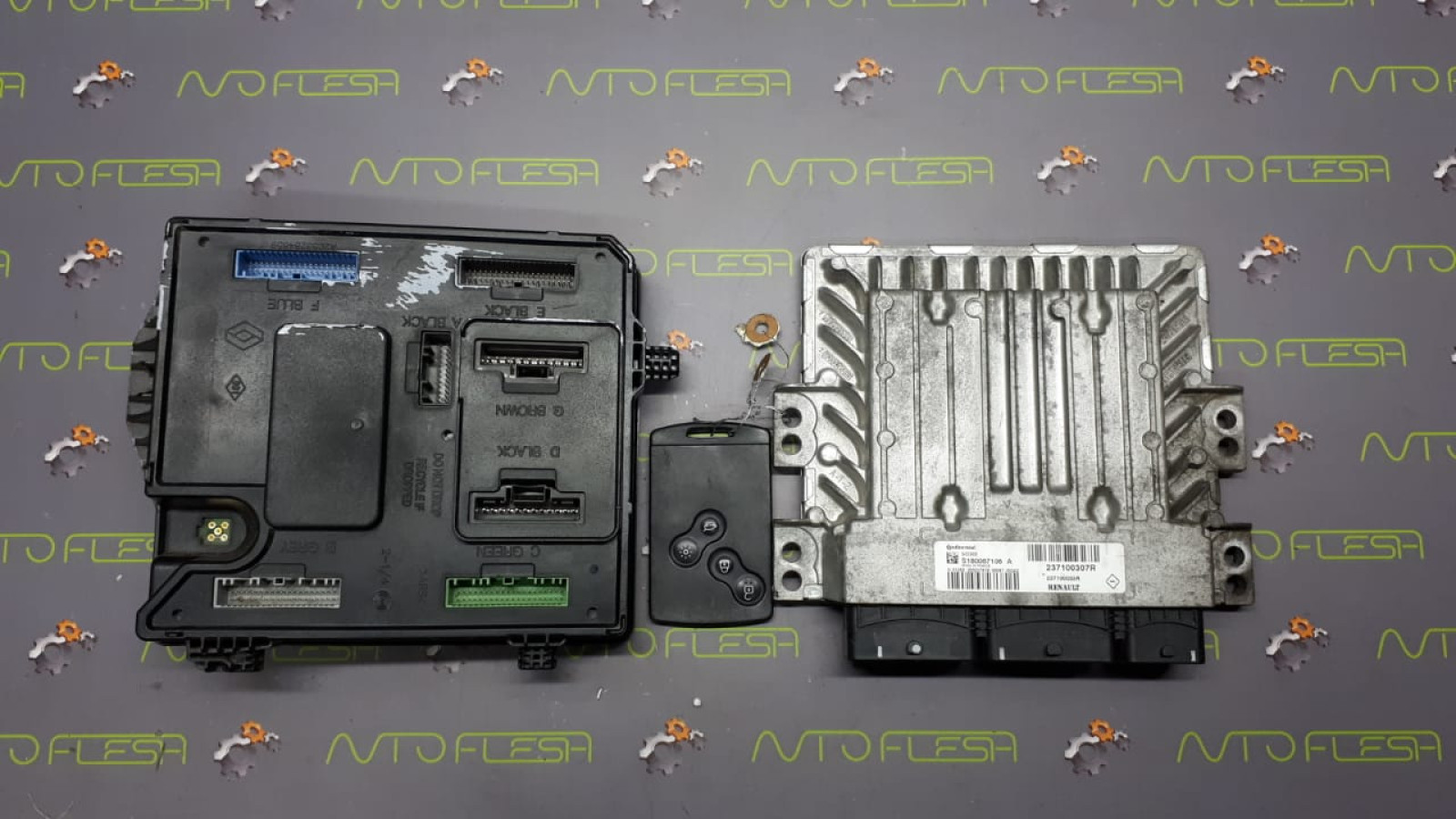 Б/у блок управления двигателем 237100307R/ 284B13640R Continental для Renault Megane III/ Scenic III