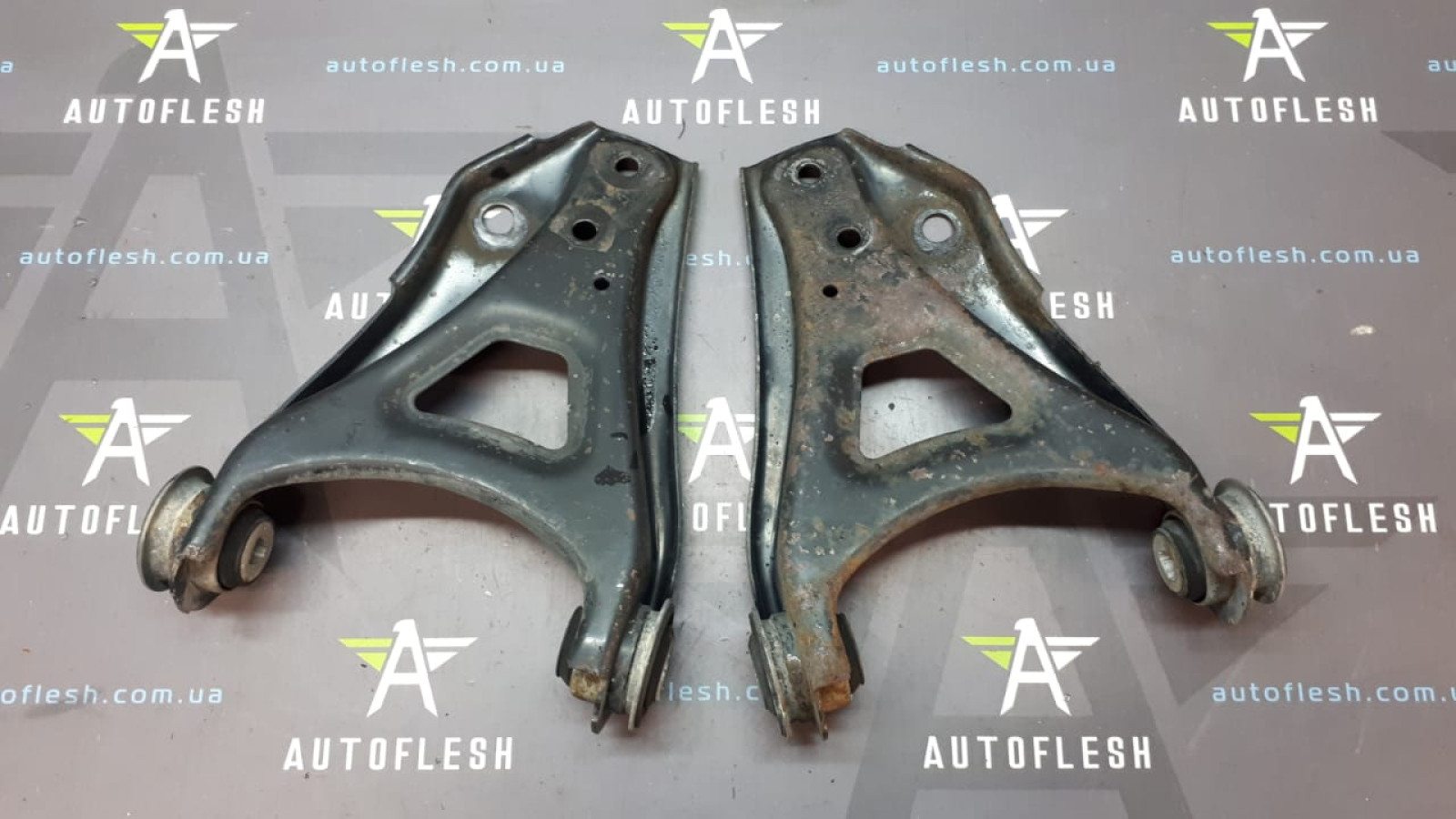 Б/у рычаг передний подвески 8200942408, 8200942407 для Nissan Kubistar/ Renault Clio II, Kangoo, Thalia I