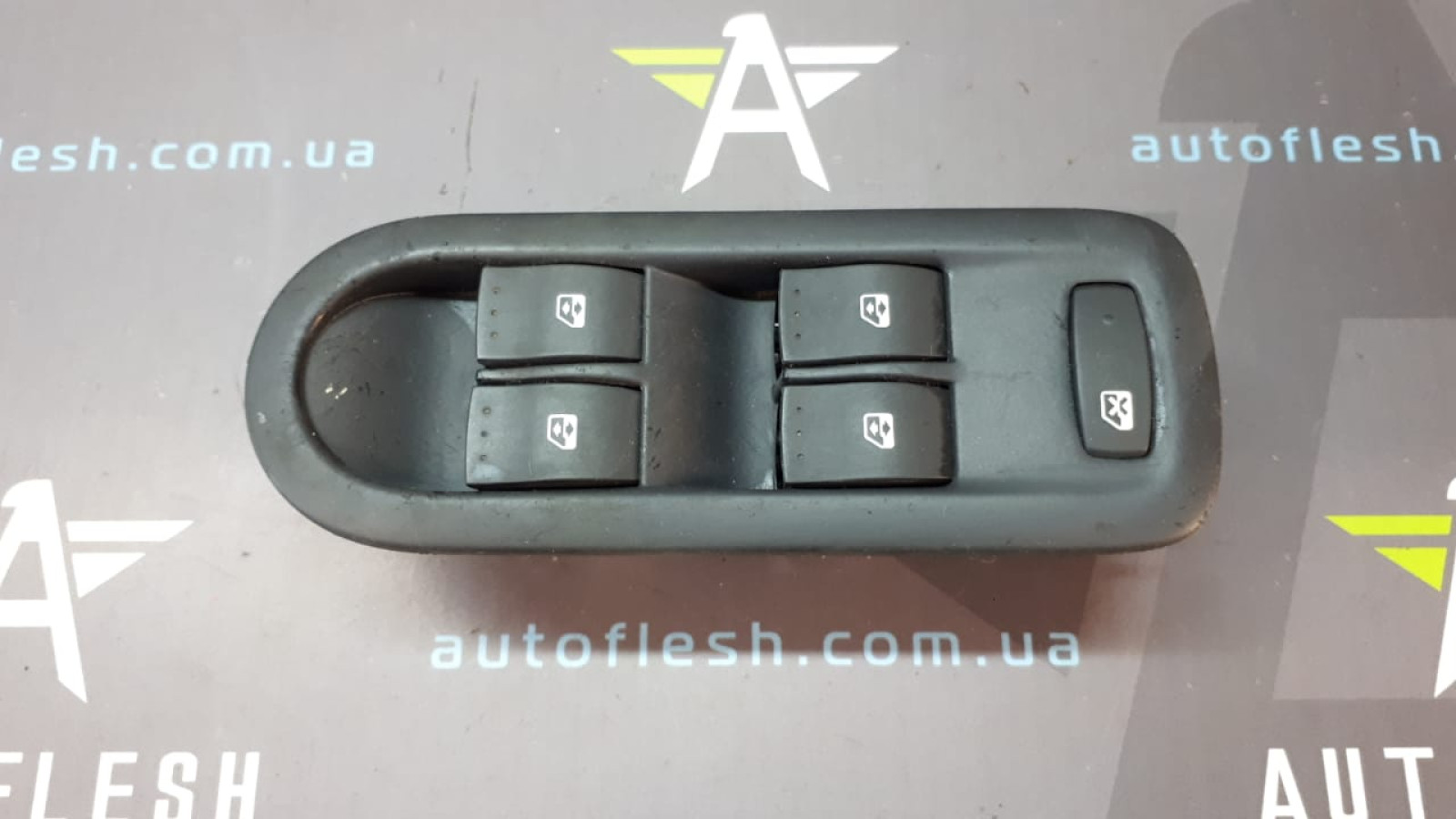 Б/у блок управления стеклоподъемниками 8200160603 для Renault Megane II/ Scenic II
