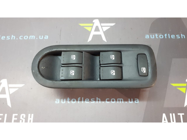 Б/у блок управления стеклоподъемниками 8200160603 для Renault Megane II/ Scenic II