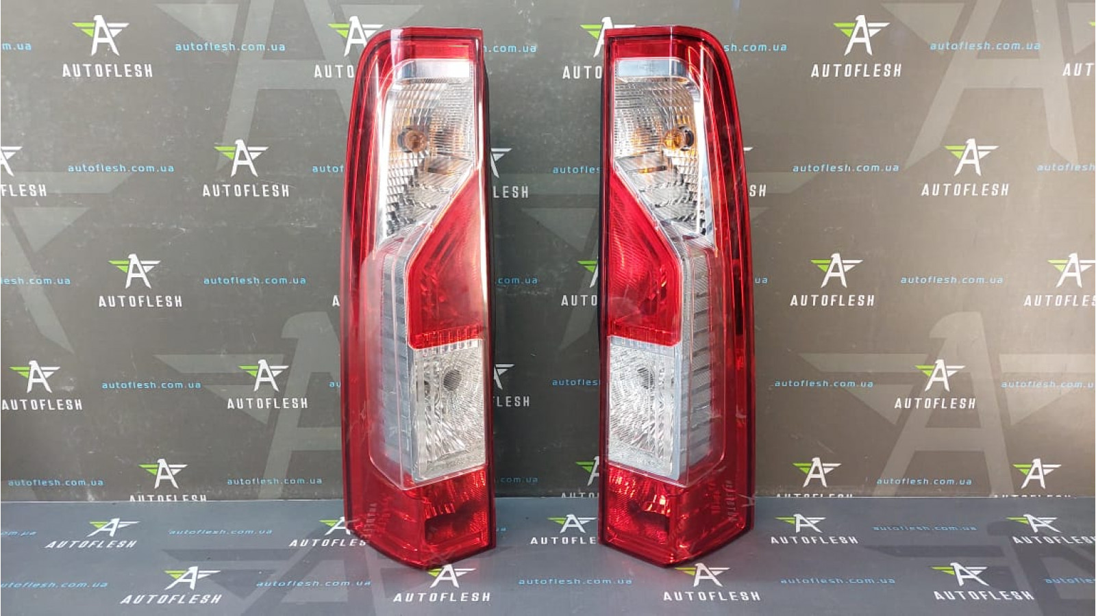 Б/у фонарь задний левый/ правый 2VA010110061, 2VA 010 110-051 для Nissan NV400/ Opel Movano/ Reanult Master III