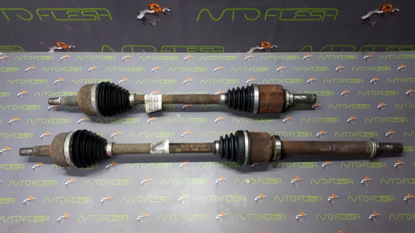 Б/у полуось передняя левая 8200847584 для Renault Megane III/ Scenic III