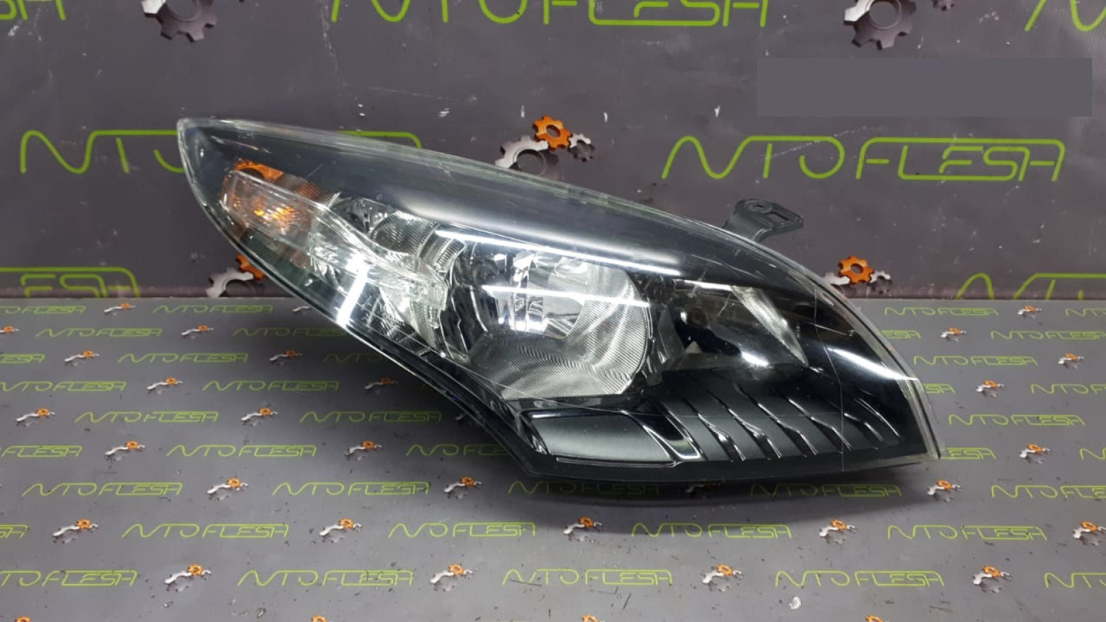 Б/у фара передняя правая 260103187R для Renault Megane III