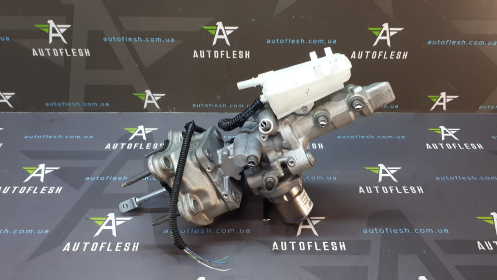 Б/у главный тормозной цилиндр 460115213R, 0204720867 для Renault Zoe