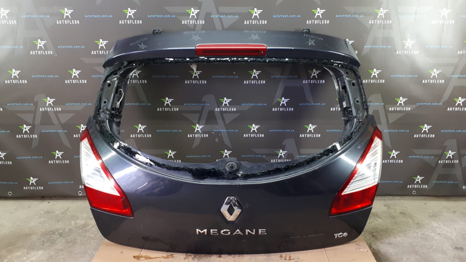 Б/у крышка багажника/ ляда 901001260R для Renault Megane III Б/у крышка багажника/ ляда 901001260R для Renault Megane III