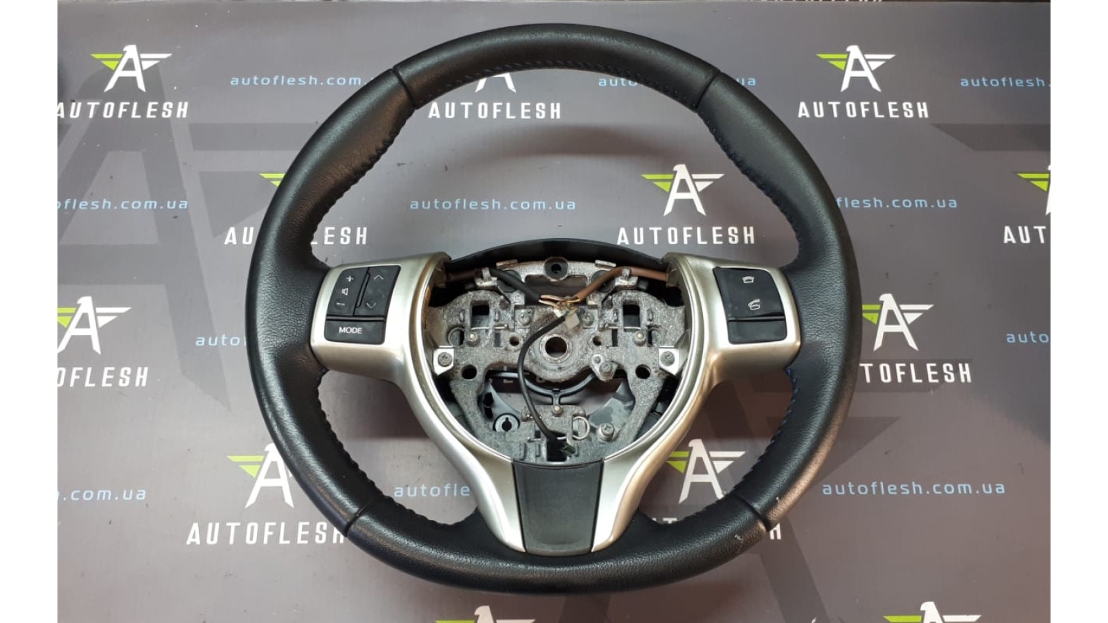 Б/у руль кожанный/ мульти-руль 45100-OD490C2 для Toyota Yaris III