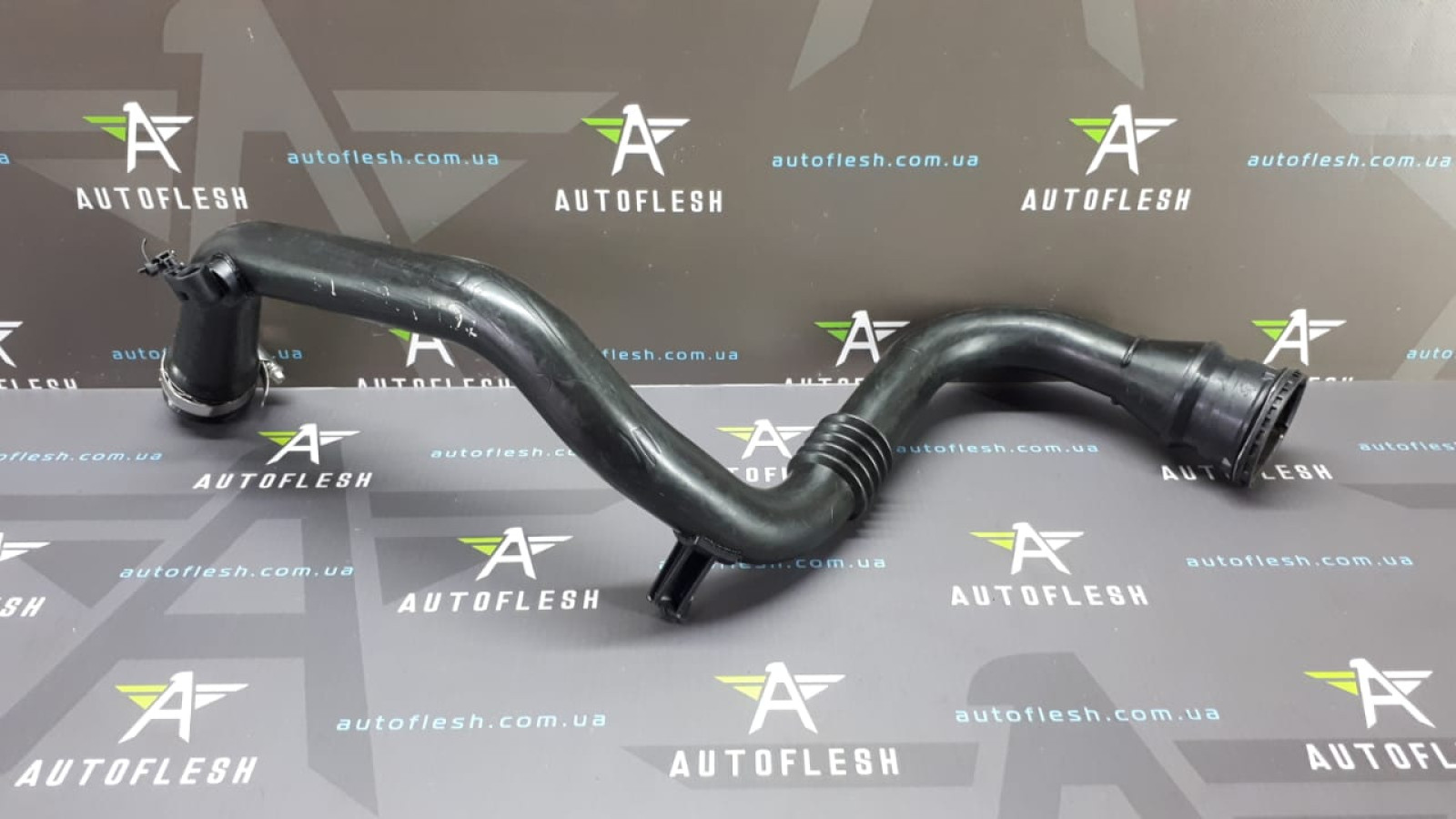 Б/у патрубок интеркулера 8200981497, 1.5 dCi для Renault Fluence/ Grand Scenic III/ Megane III/ Scenic III Б/у патрубок интеркулера 8200981497, 1.5 dCi для Renault Fluence/ Grand Scenic III/ Megane III/ Scenic III