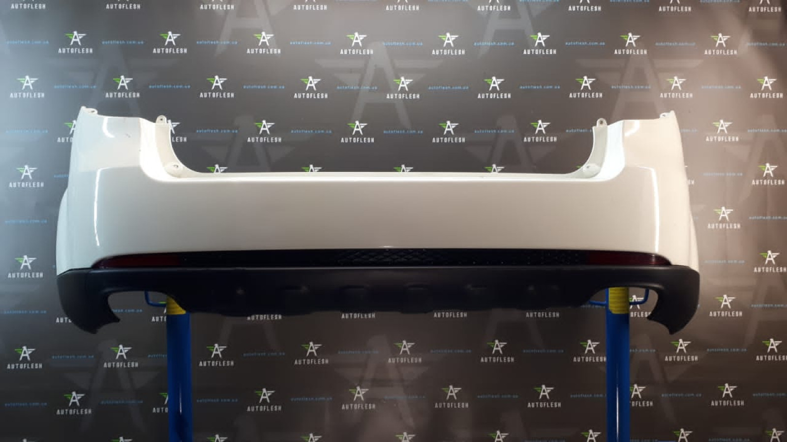 Б/у бампер задний в сборе/ абсорбер 7882434000, 7882634000 для SsangYong Korando