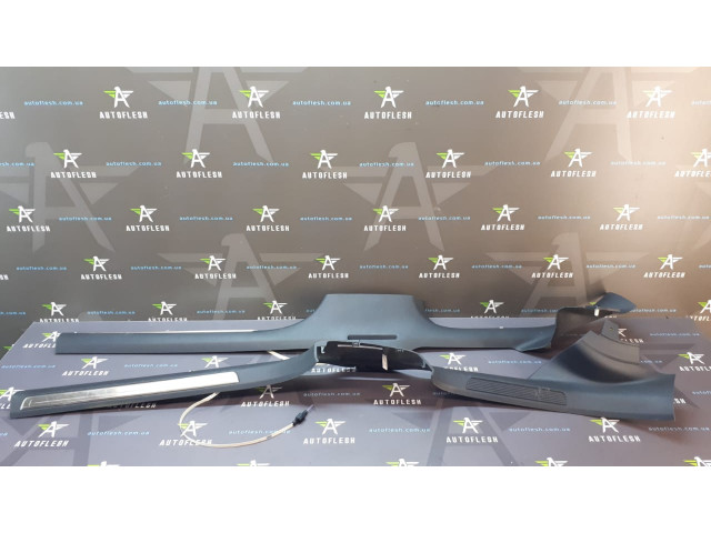 Б/у пороги/ накладки порогов с подсветкой 5G4853369, 5G4853370 для Volkswagen Golf VII