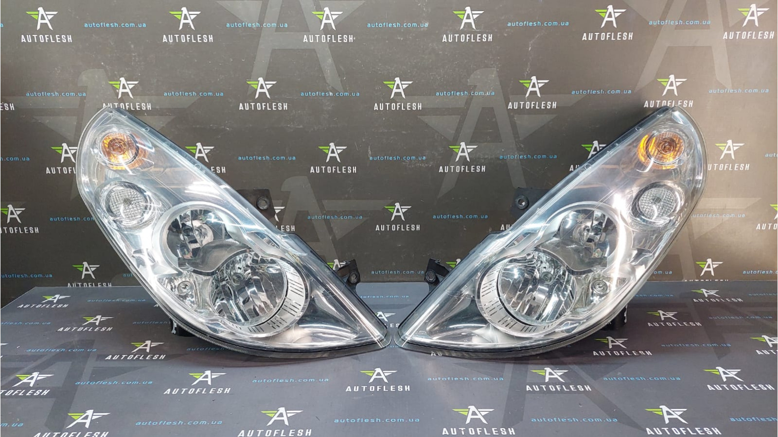 Б/у фара левая/ правая в сборе 260109430R, 260608210R для Opel Movano/ Renault Master III