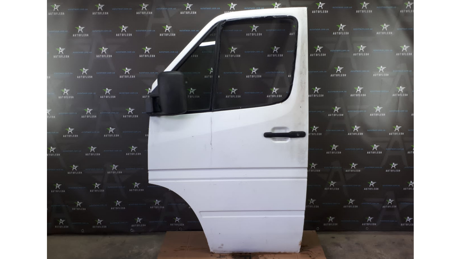 Б/у дверь передняя левая/ дверь водительская A9017200305 для Mercedes Sprinter Б/у дверь передняя левая/ дверь водительская A9017200305 для Mercedes Sprinter