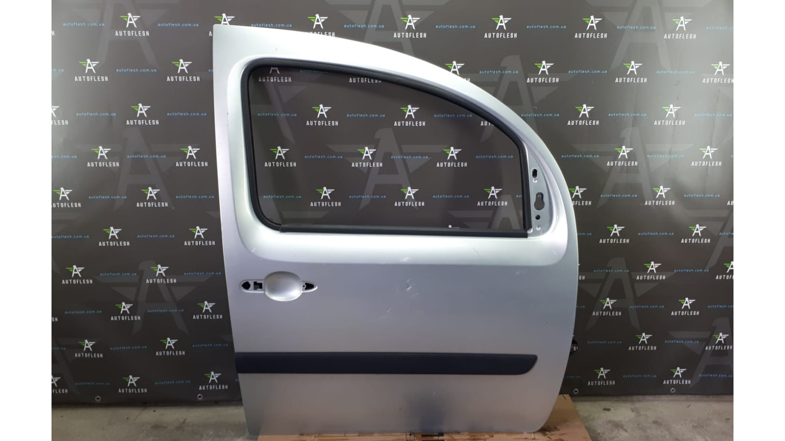 Б/у дверь передняя правая 801004234R для Renault Kangoo II