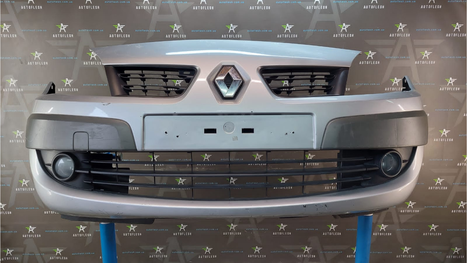 Б/у бампер передний 7701477299, 7701065820 для Renault Grand Scenic II/ Scenic II