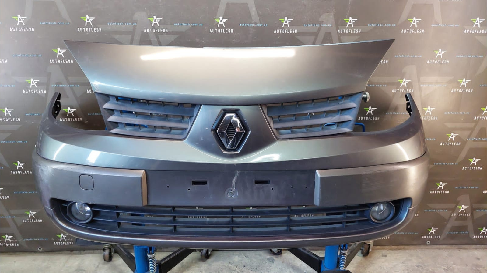 Б/у бампер передний в сборе для Renault Scenic II
