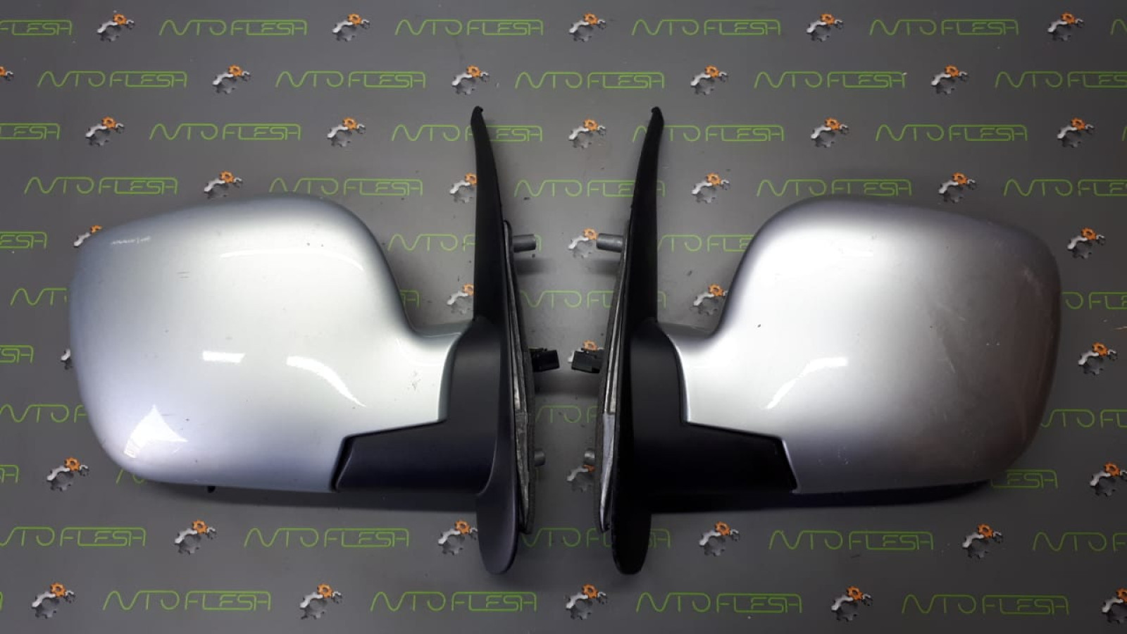 Б/у зеркало боковое 7701068836 для Nissan/ Renault