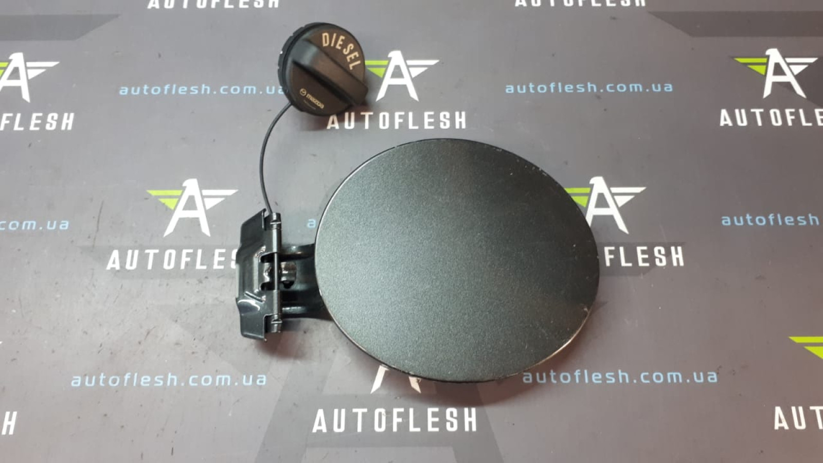 Б/у лючок бензобака в сборе BBN942410, BBR342250 для Mazda 3