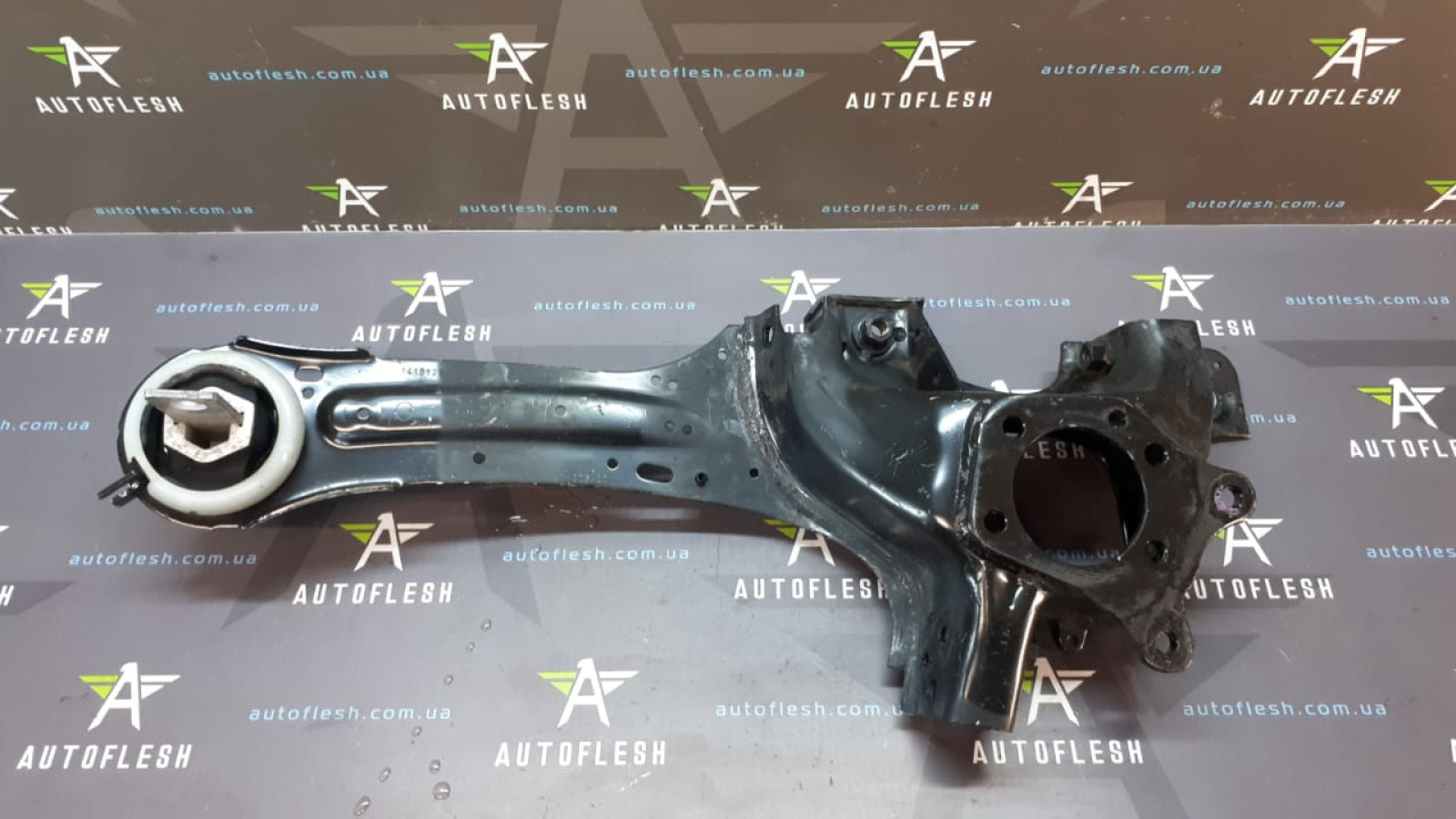 Б/у рычаг задний правый/ сайлентблок 6G915A968, 31406350, 31406659 для Ford/ Volvo Б/у рычаг задний правый/ сайлентблок 6G915A968, 31406350, 31406659 для Ford/ Volvo