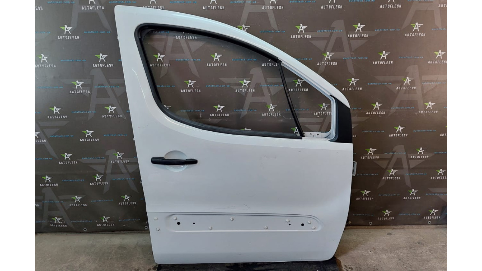 Б/у дверь передняя правая 9004Z6, 9010H7 для Citroen Berlingo/ Peugeot Partner