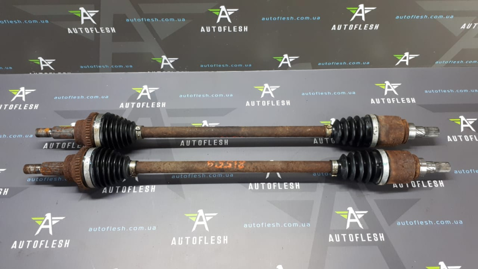 Б/у привод задний в сборе/ полуось задняя 396004652, 8201505593 для Dacia Duster/ Renault Duster
