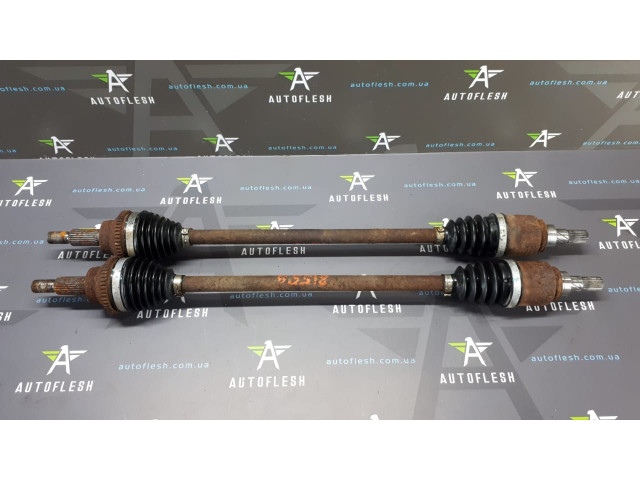 Б/у привод задний в сборе/ полуось задняя 396004652, 8201505593 для Dacia Duster/ Renault Duster