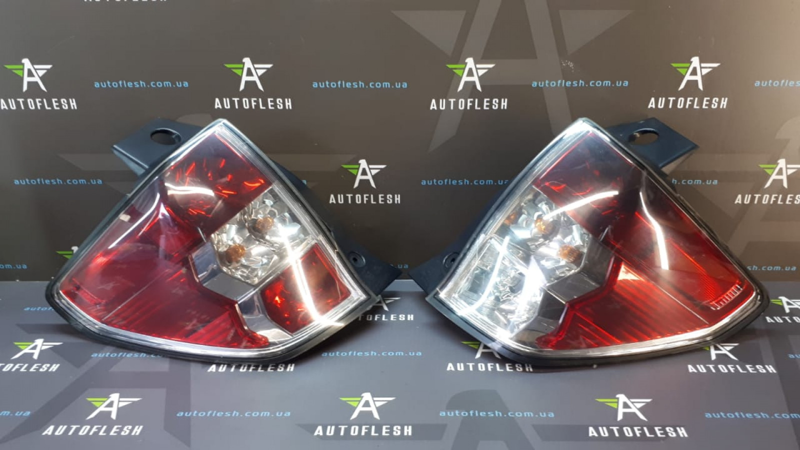 Б/у фонарь задний левый/правый 84912SC111, 84912SC101 для Subaru Forester III