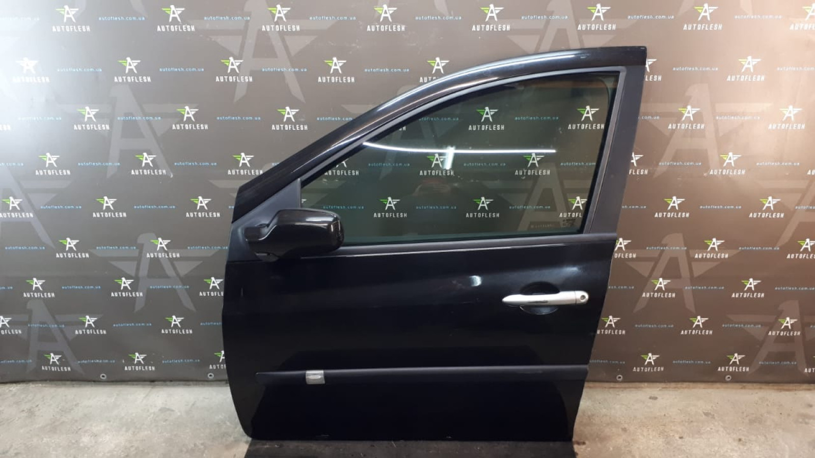 Б/у дверь передняя левая/ дверь водительская 7751479112 для Renault Clio III