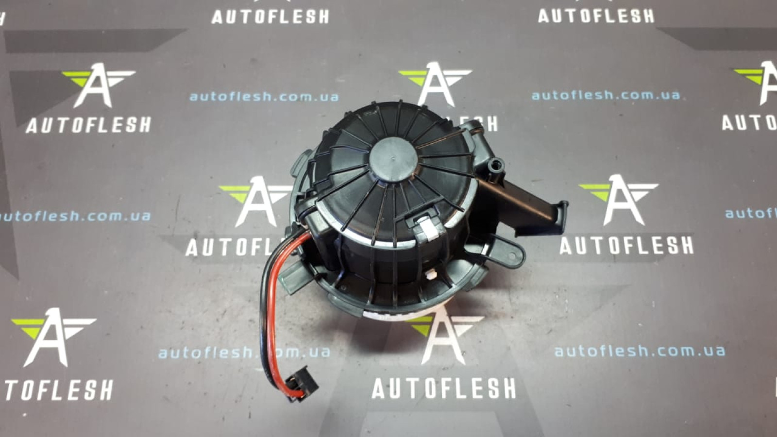 Б/у моторчик печки 8T1820021 для Audi A4/ A5/ Q5 Б/у моторчик печки 8T1820021 для Audi A4/ A5/ Q5