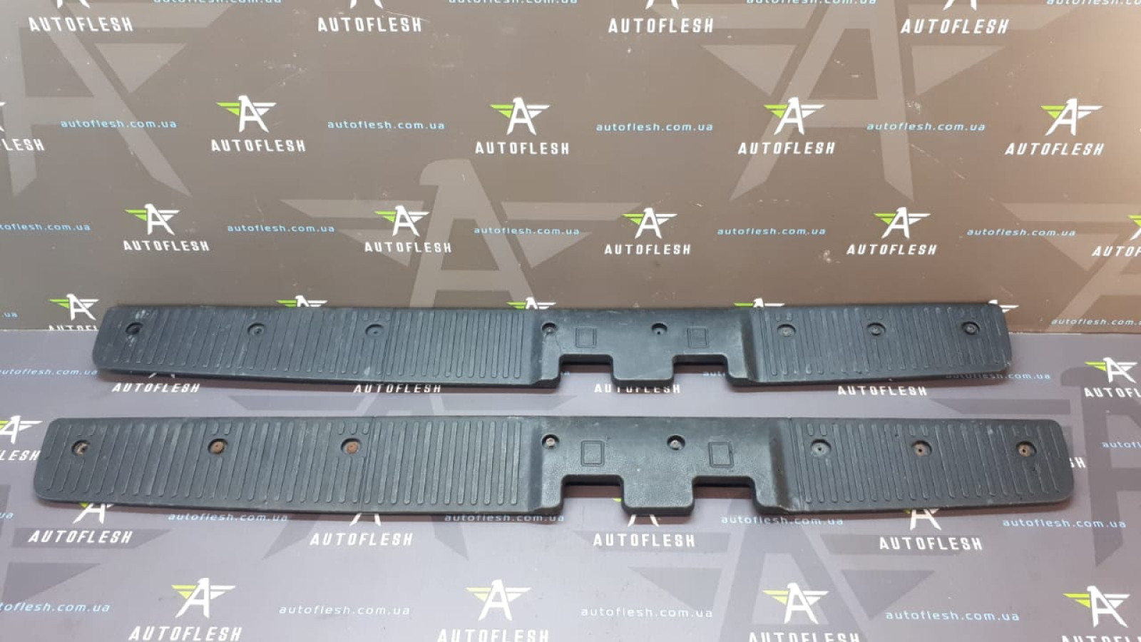 Б/у накладка порога багажника 7701706715, 8200096172 для Renault Kangoo