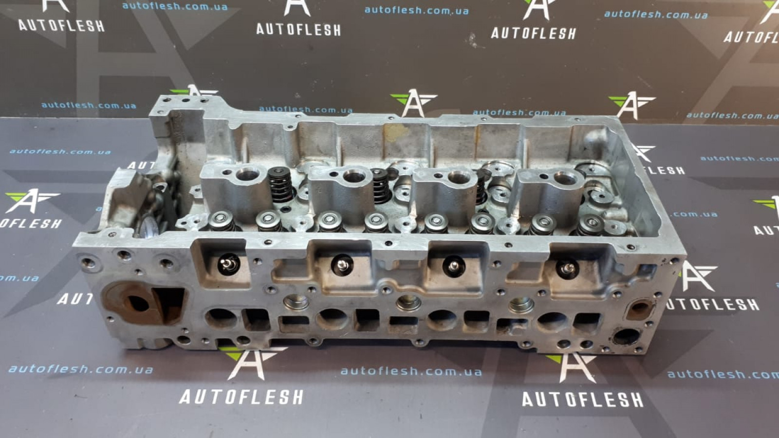 Б/у головка блока цилиндров A6110105220/ 6110103620, 2.2 CDI для Mercedes