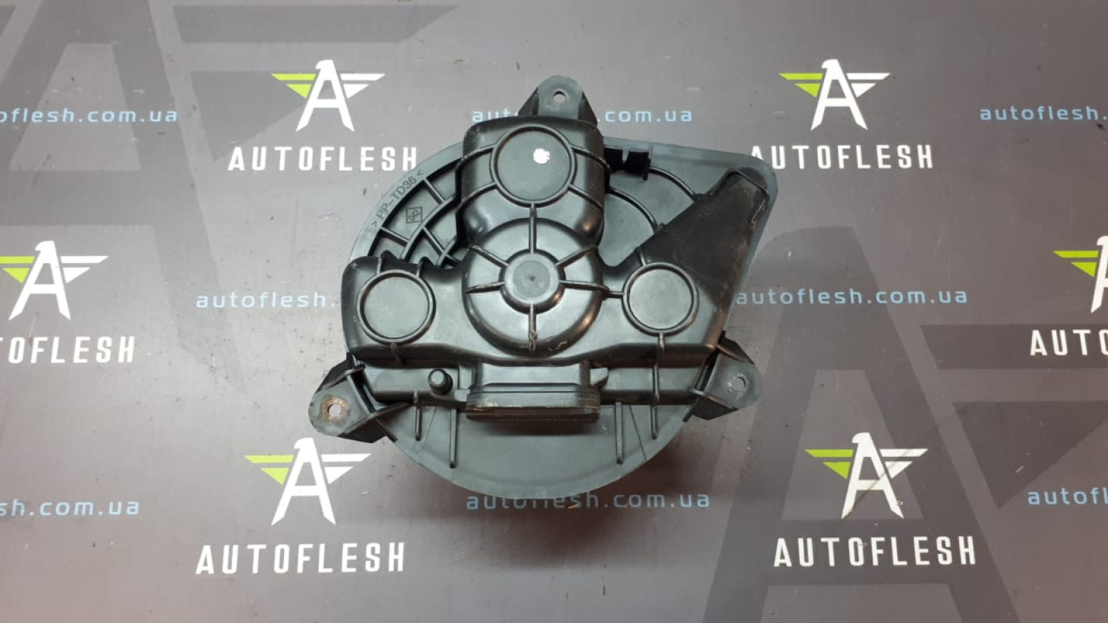 Б/у моторчик печки 7701208225 для Nissan Primastar/ Opel Vivaro/ Renault Trafic II