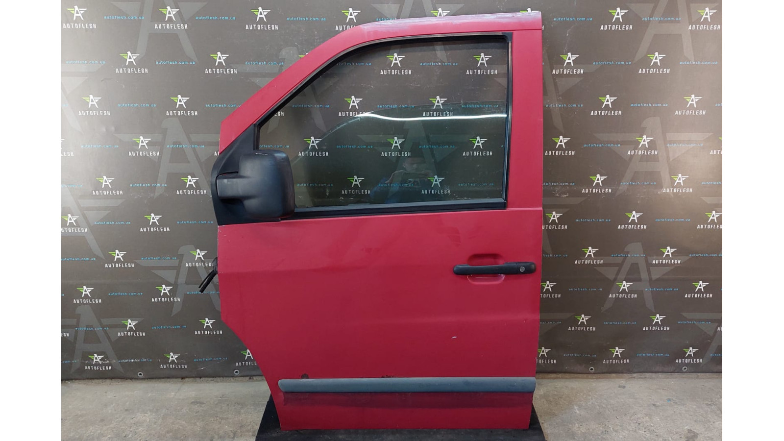 Б/у дверь водительская/ дверь передняя левая A6387201005 для Mercedes Vito