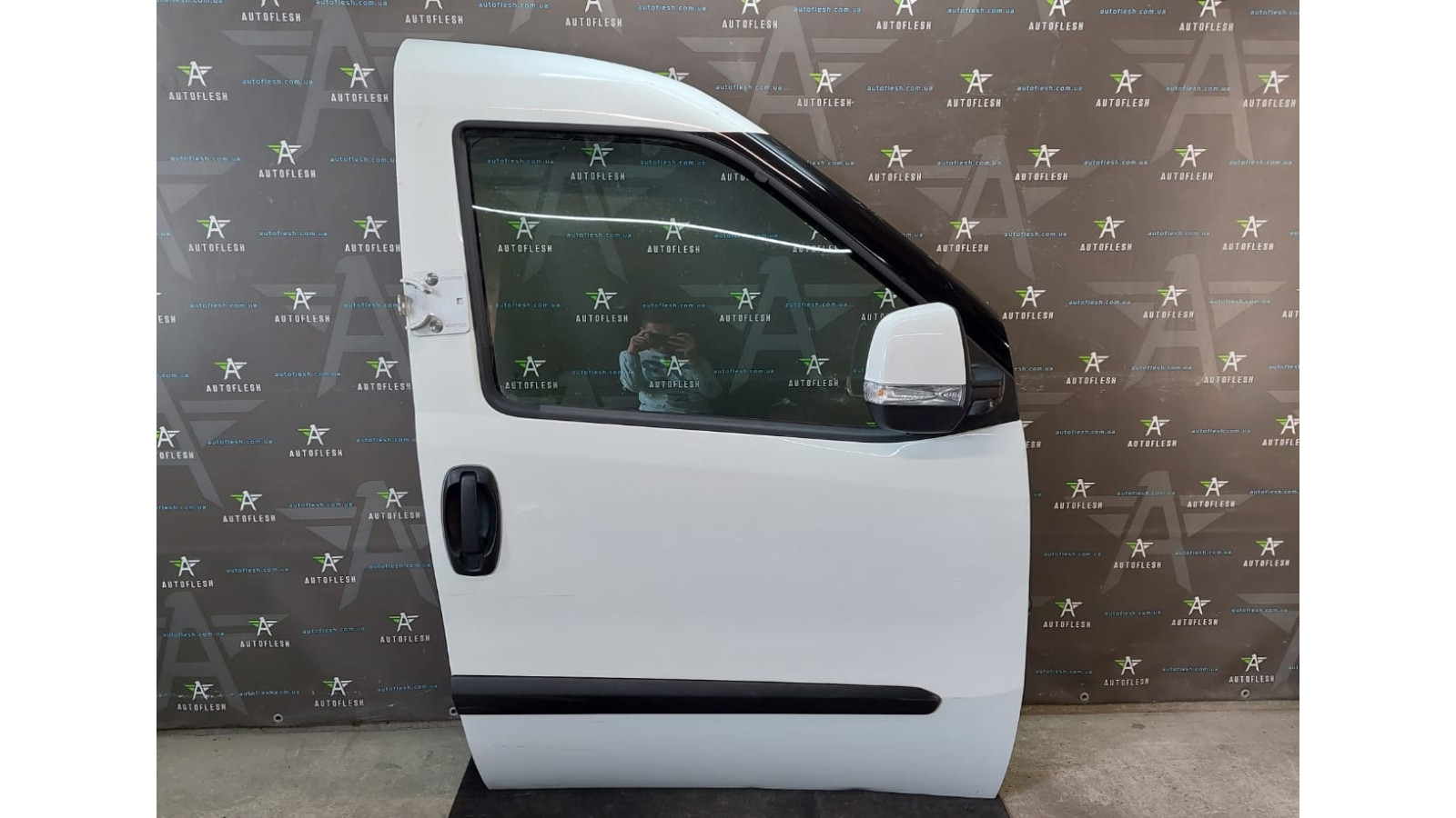 Б/у дверь передняя правая 51810549 для Fiat Doblo/ Opel Combo
