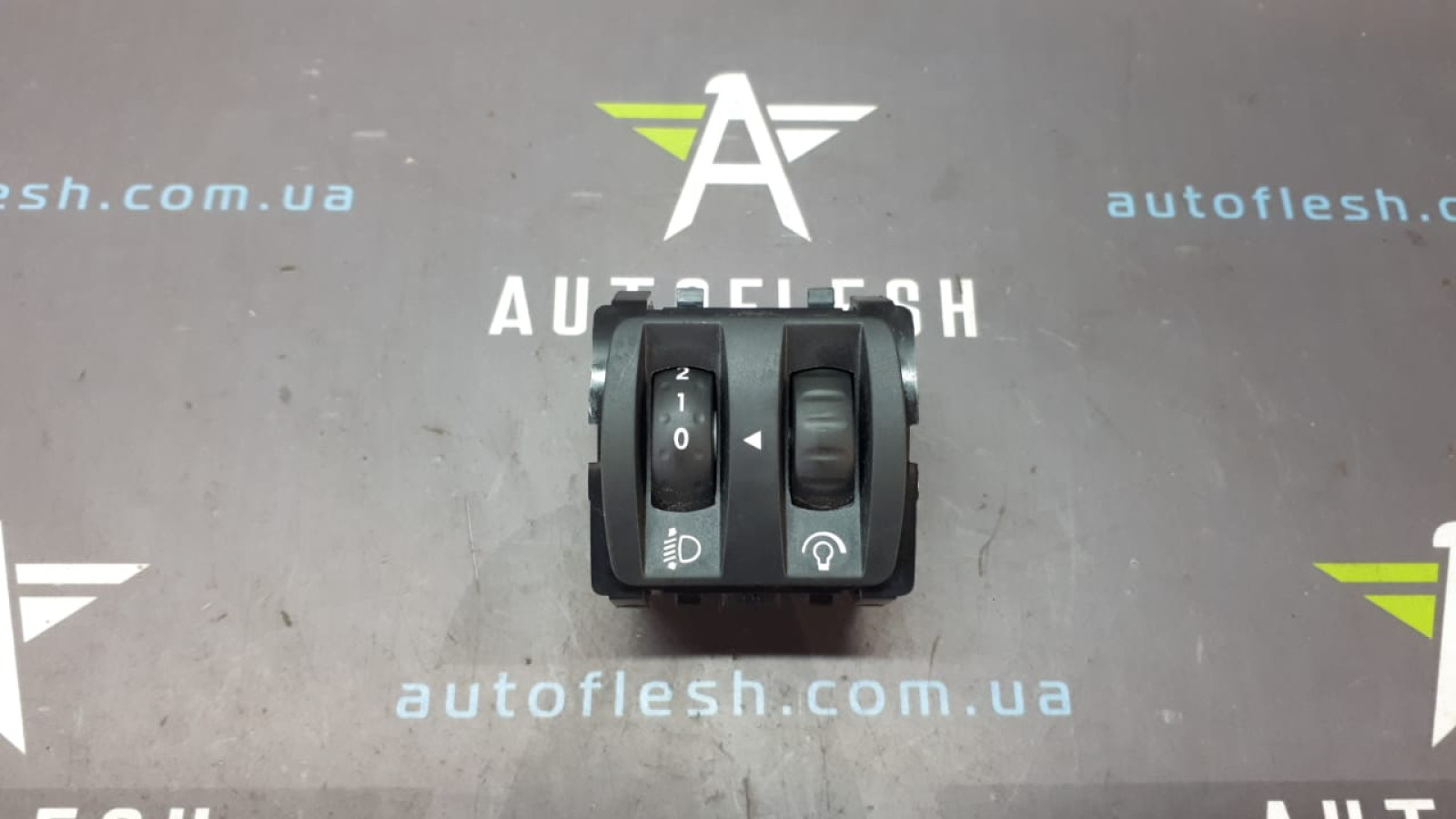 Б/у кнопка корректора фар 251900567R для Renault