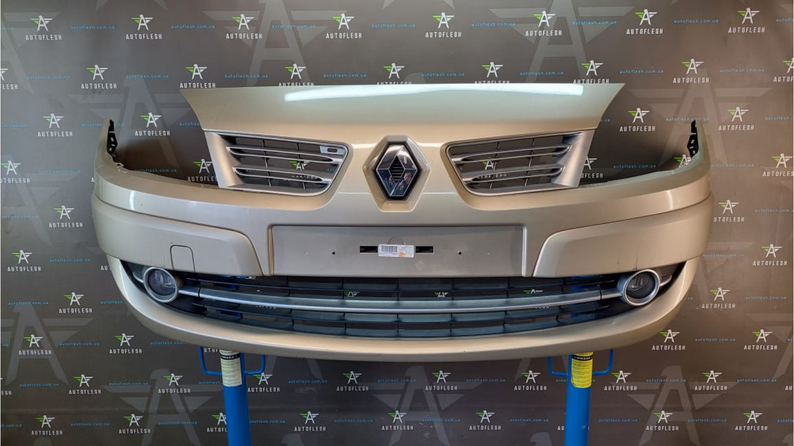 Б/у бампер передний в сборе 8200592325 для Renault Scenic II