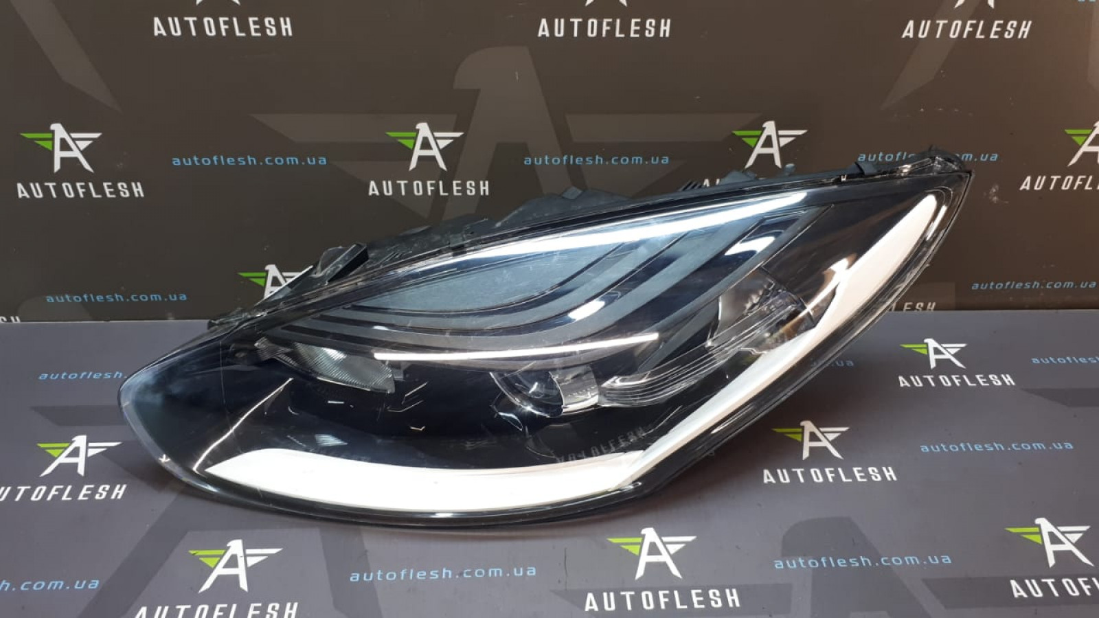 Б/у фара передняя левая/ стекло фары 260601781R для Renault Megane III